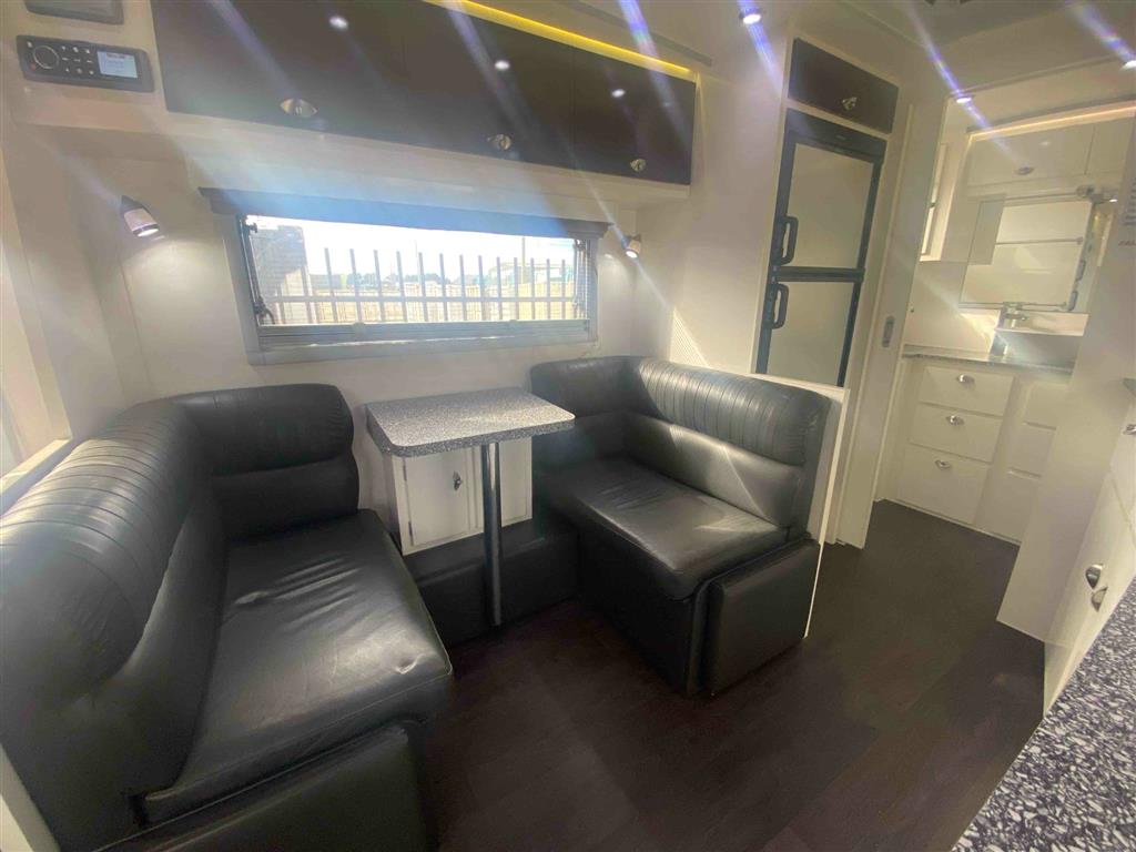 2013 LOTUS FREELANDER Caravan
