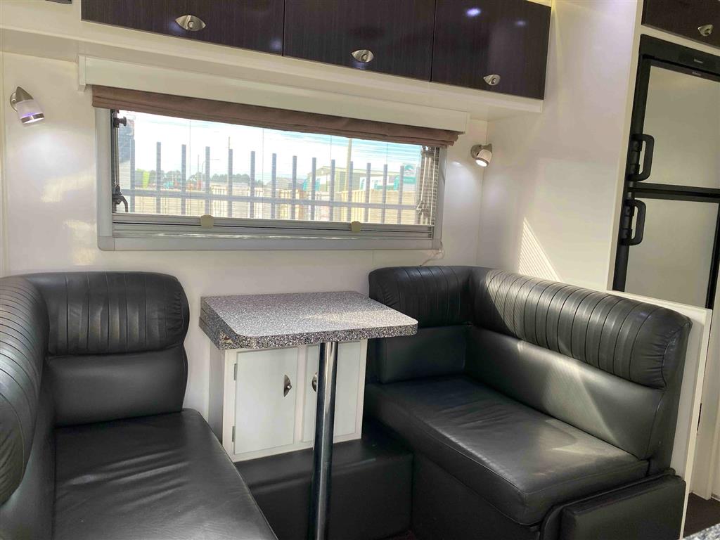2013 LOTUS FREELANDER Caravan