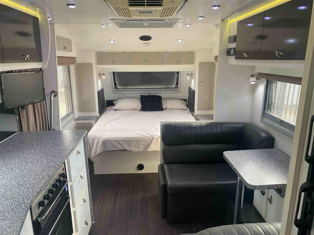 2013 LOTUS FREELANDER Caravan