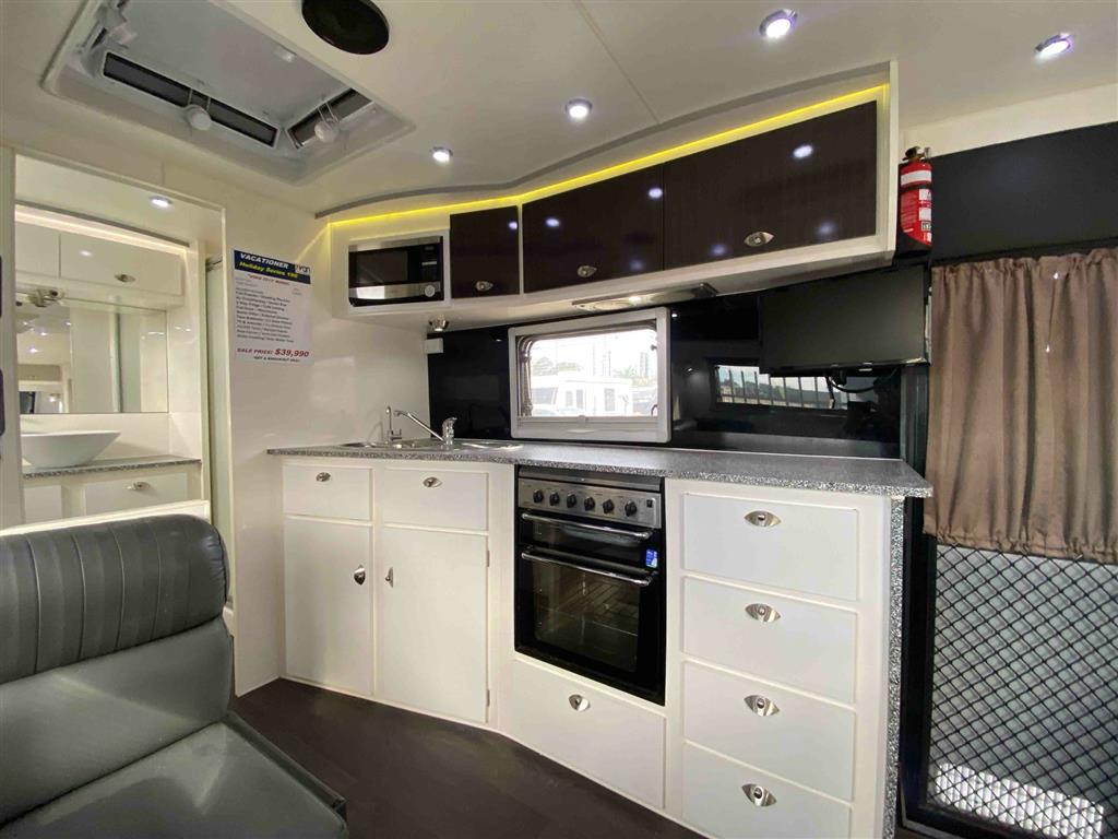 2013 LOTUS FREELANDER Caravan