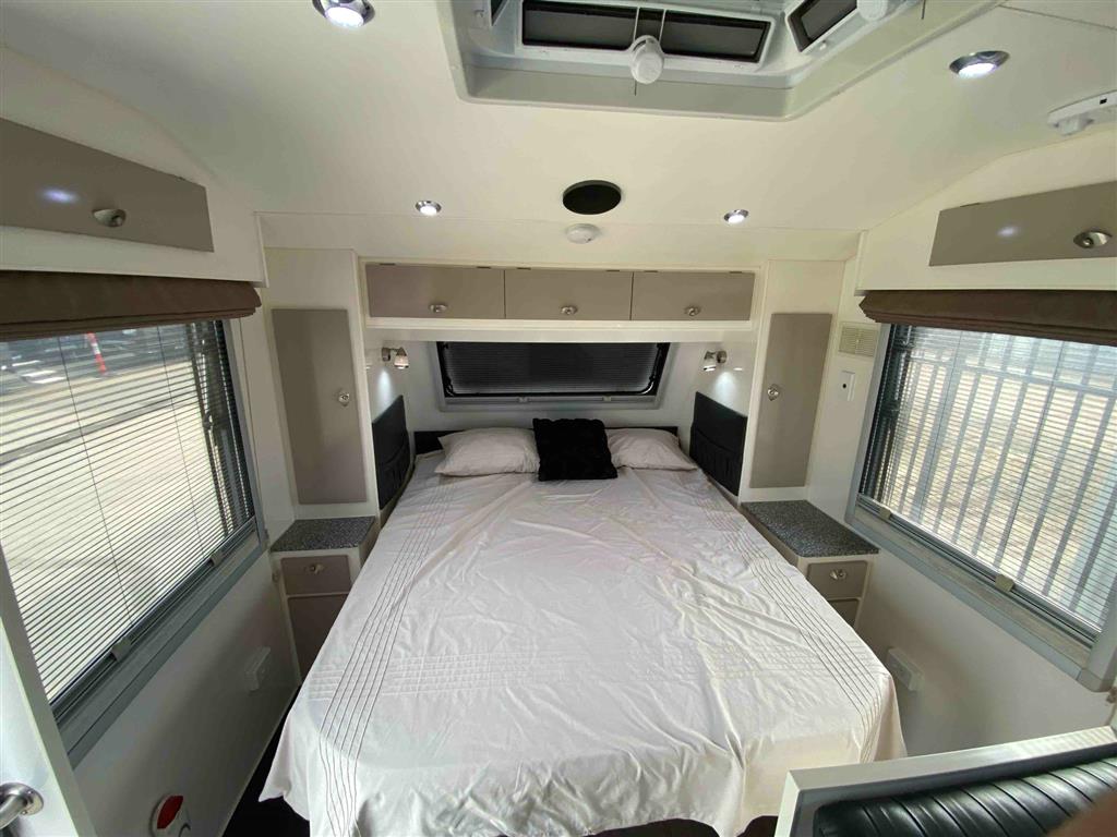 2013 LOTUS FREELANDER Caravan
