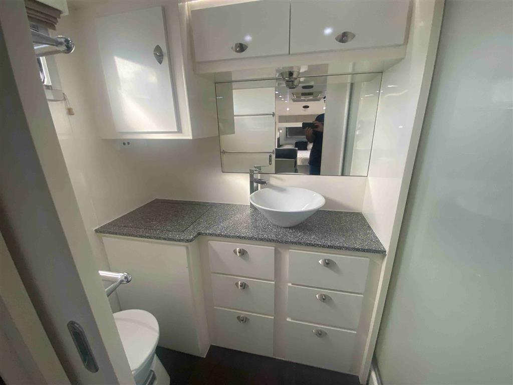 2013 LOTUS FREELANDER Caravan