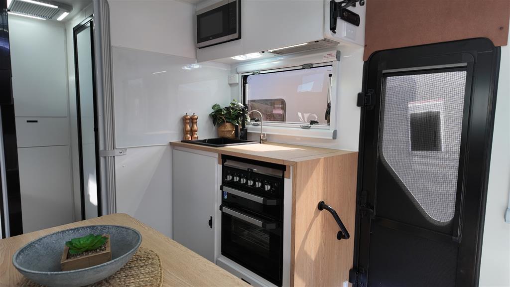 2025 HURRICANE FAMILY TUFF RIDER BUNK CARAVAN