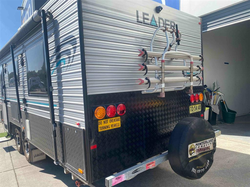 2017 LEADER PALLADIUM Caravan Family