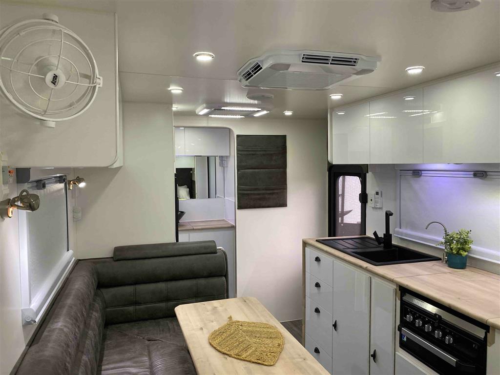 2024 HURRICANE RV STORM RIDER Off Road Caravan