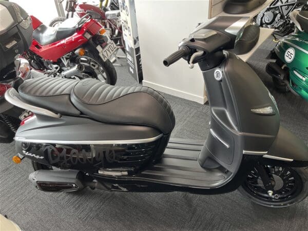 Peugeot Motocycles DJANGO 50 E5 - Motorbikes and Scooters > Motorcycles