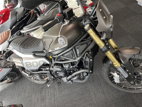 Benelli LEONCINO 800 - Motorbikes and Scooters > Motorcycles