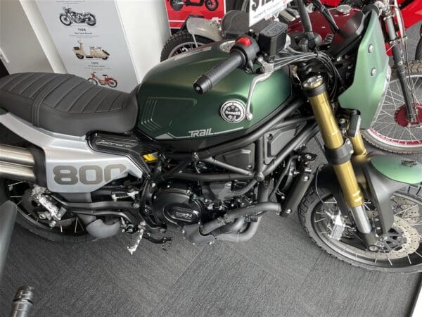 Benelli LEONCINO 800 - Motorbikes and Scooters > Motorcycles