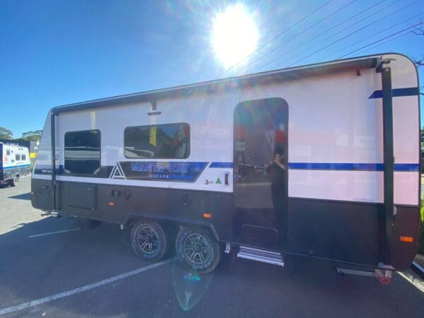  Motorhomes and Camper Trailers