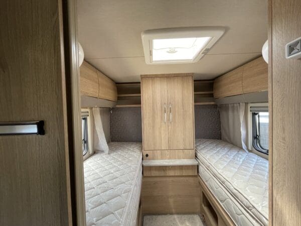  Motorhomes and Camper Trailers