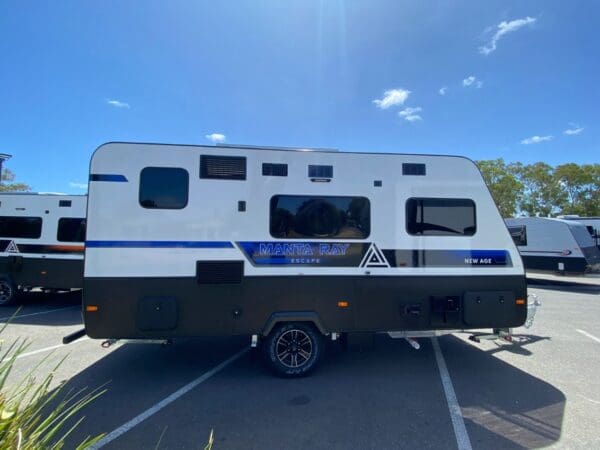  and floor.<br>Lightweight and easy to tow