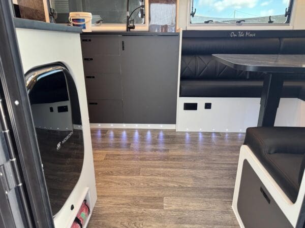  Motorhomes and Camper Trailers