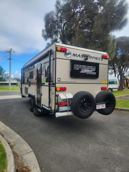  Motorhomes and Camper Trailers