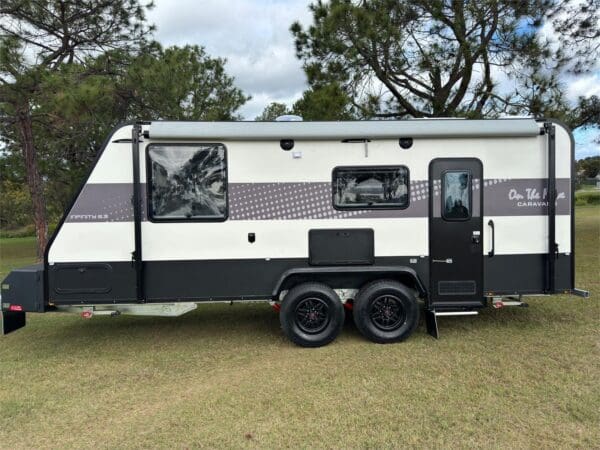  Motorhomes and Camper Trailers