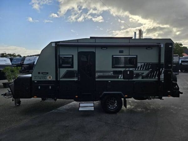  Motorhomes and Camper Trailers
