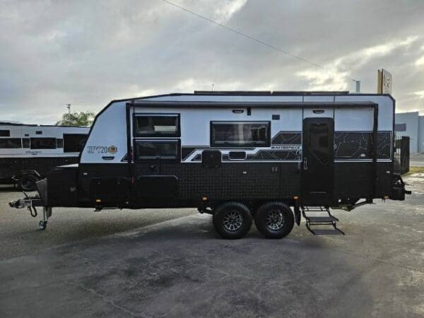  Motorhomes and Camper Trailers