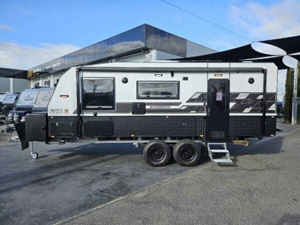  Motorhomes and Camper Trailers