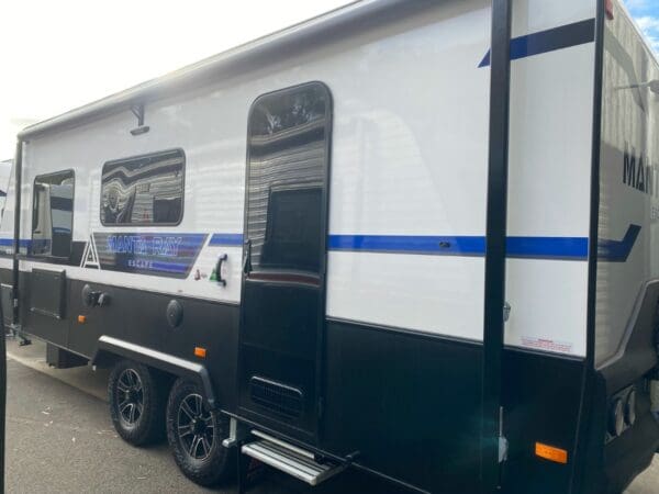  from spontaneous weekend escapes to longer adventures.<br><br>Key Features:<br>Build & Structure<br><br>Composite Sandwich panel walls and roof