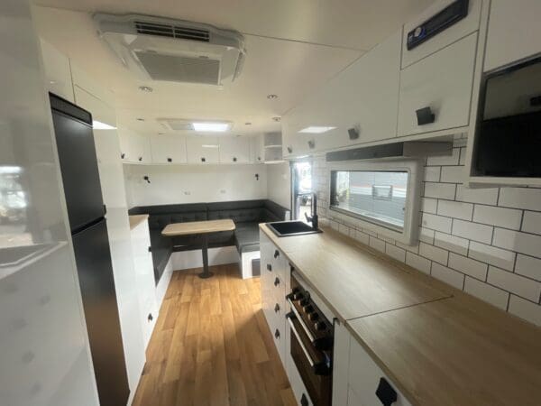  Motorhomes and Camper Trailers