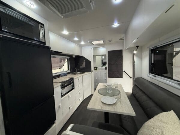  Motorhomes and Camper Trailers