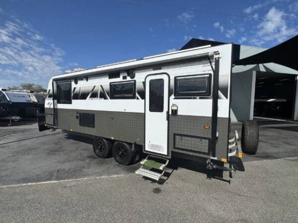  Motorhomes and Camper Trailers