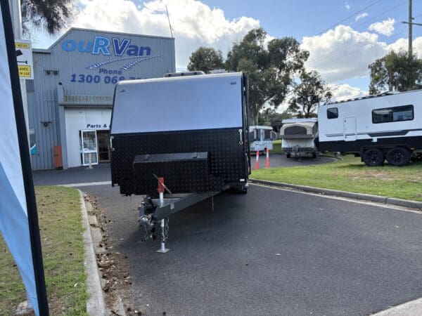  Motorhomes and Camper Trailers