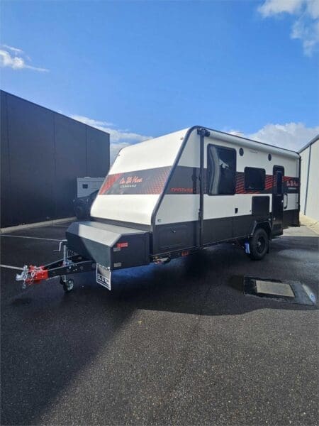 On The Move Caravans Infinity 5.5 - Caravans