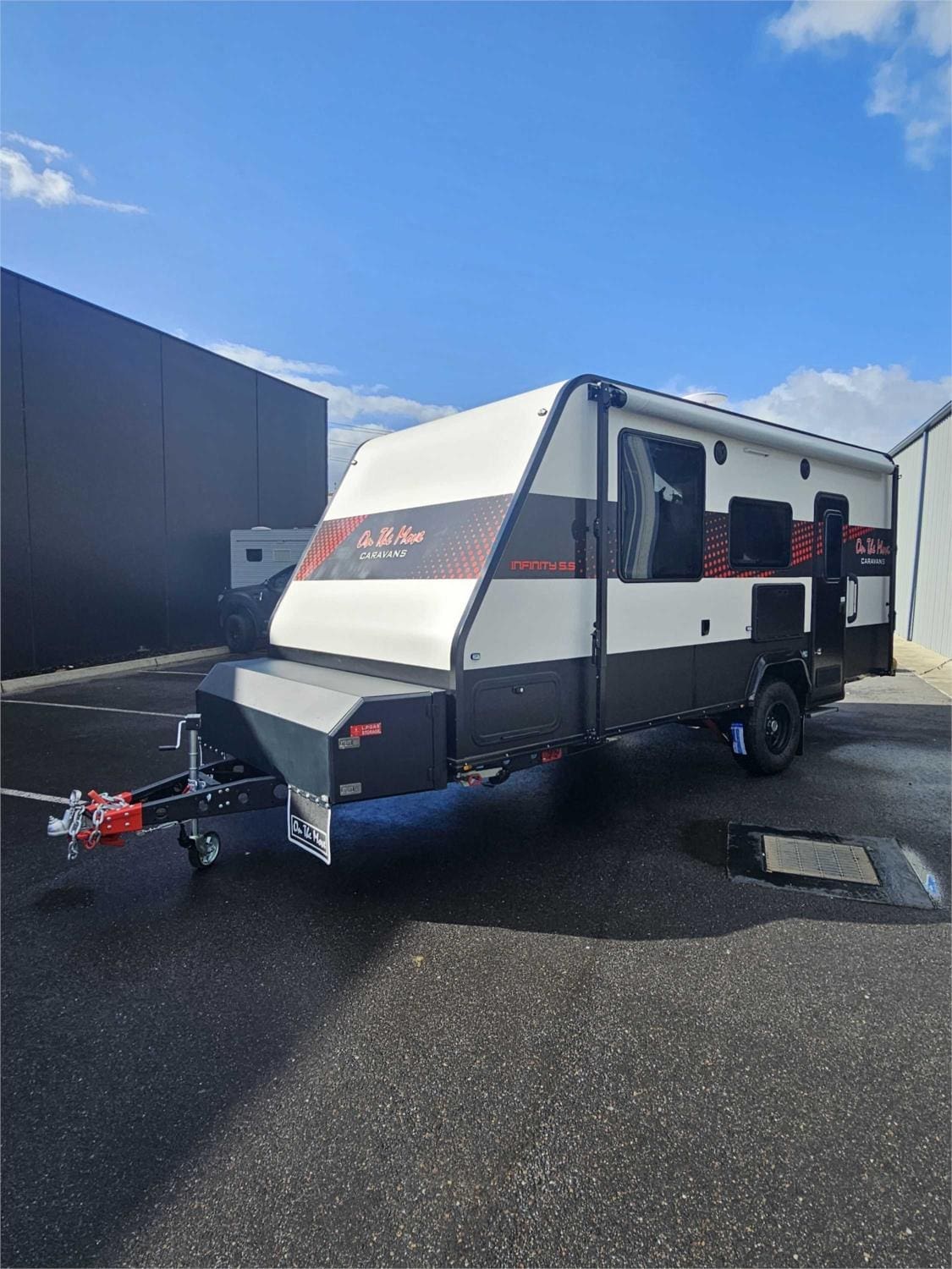 On The Move Caravans Infinity 5.5 - Caravans
