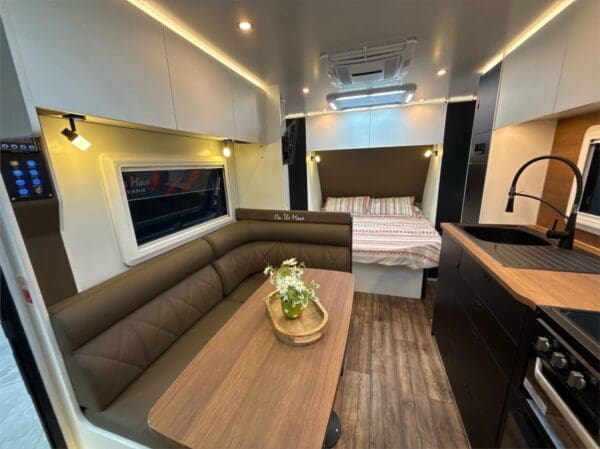  Motorhomes and Camper Trailers