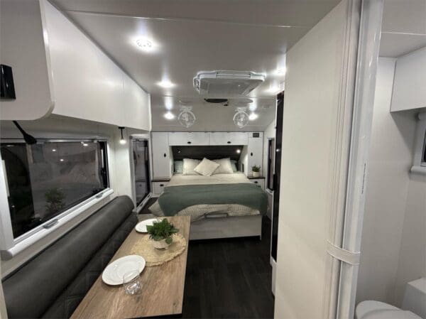  Motorhomes and Camper Trailers