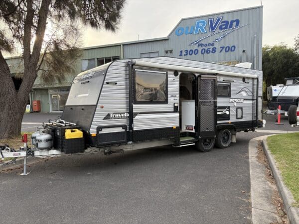 TRAVELLER INTRIGUE - Caravans