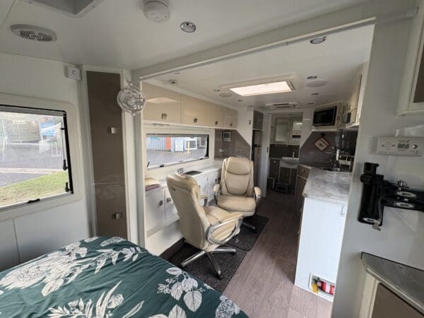  Motorhomes and Camper Trailers