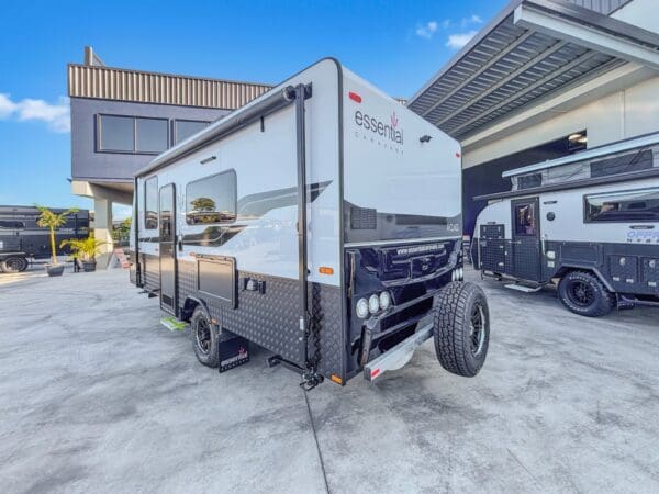  a one-piece Poly Honeycomb Flooring System and smooth aluminium composite sides