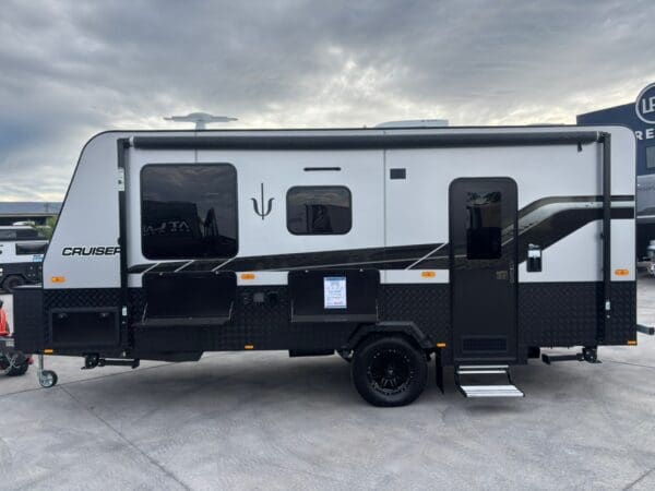  Motorhomes and Camper Trailers