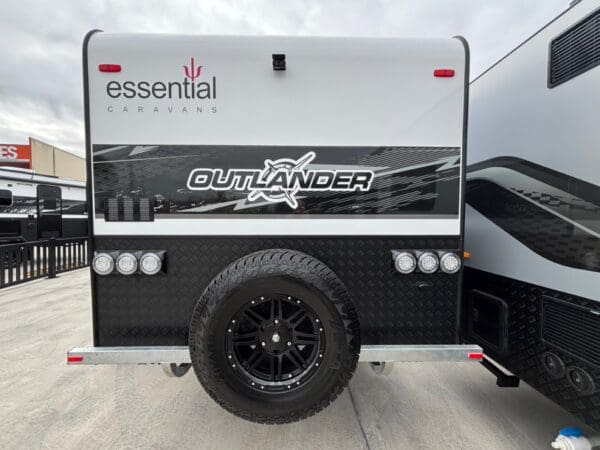  Ally-Framed side walls with Aluminium Composite sides