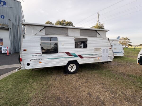  Motorhomes and Camper Trailers