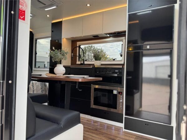  Motorhomes and Camper Trailers