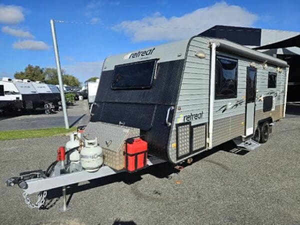  Motorhomes and Camper Trailers