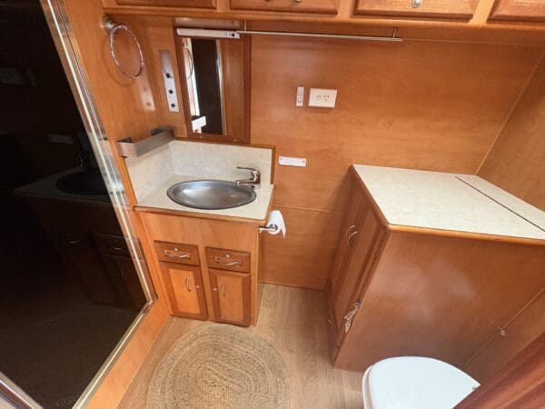  DOMETIC ROOF MOUNTED AIR CONDITIONER 