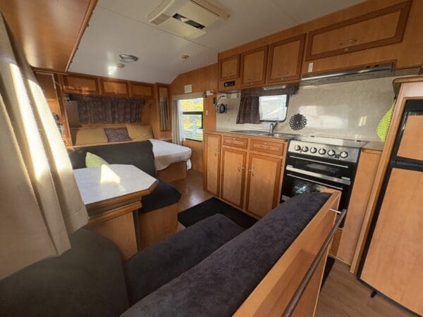  Motorhomes and Camper Trailers