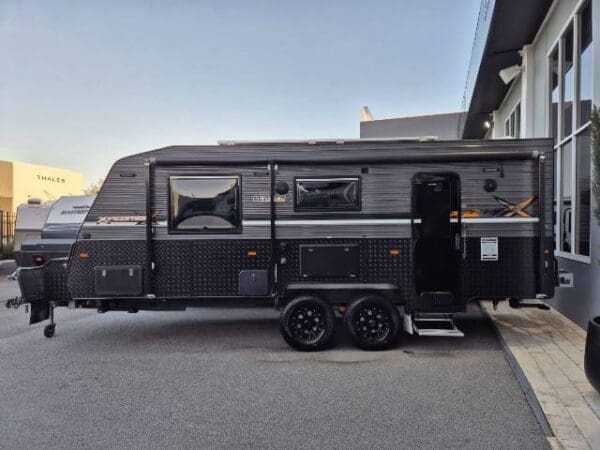  Motorhomes and Camper Trailers