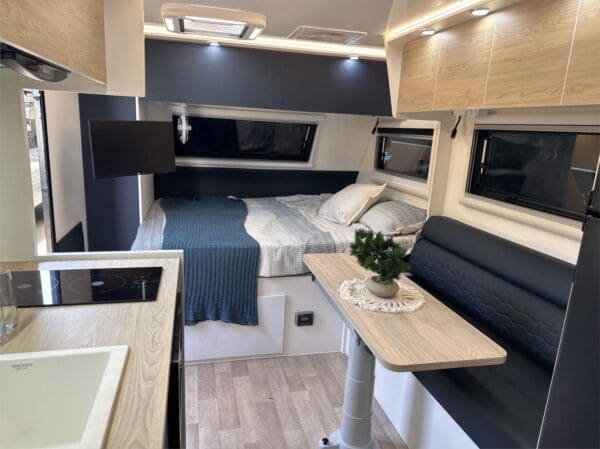  Motorhomes and Camper Trailers
