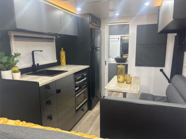  Motorhomes and Camper Trailers