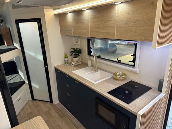  Motorhomes and Camper Trailers