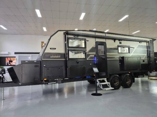 MASTERPIECE DIRECTORS EDITION 23' - Caravans