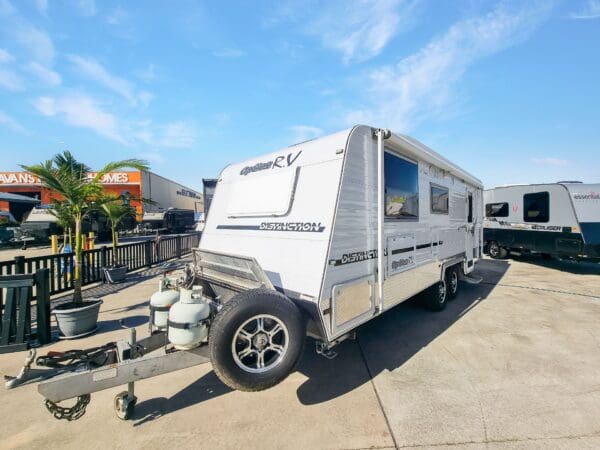  Motorhomes and Camper Trailers