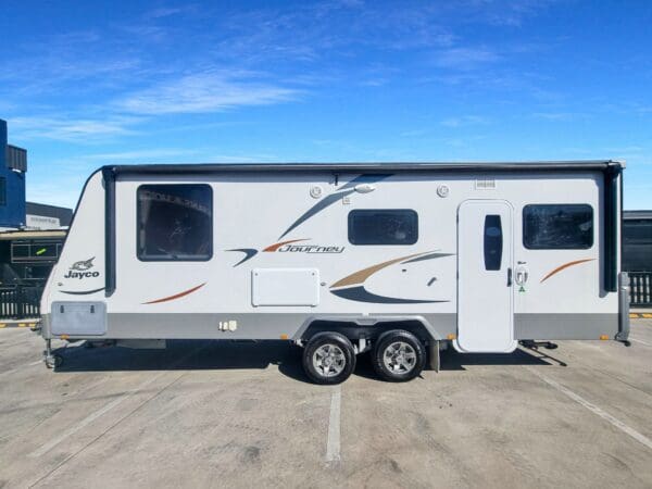  Motorhomes and Camper Trailers