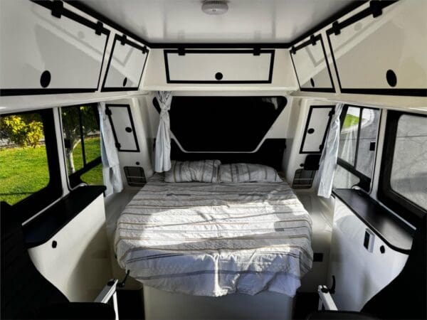  Motorhomes and Camper Trailers
