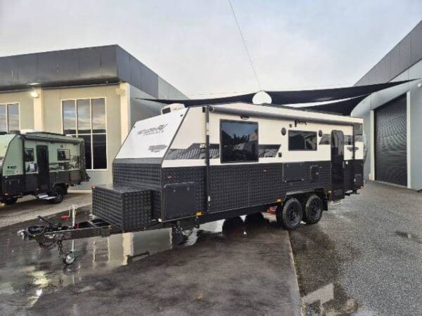 NETWORK RV TUFF 22' FAMILY BUNK - Caravans