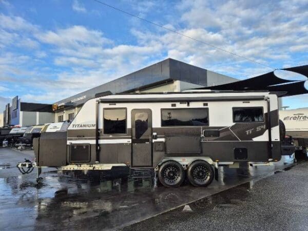  Motorhomes and Camper Trailers